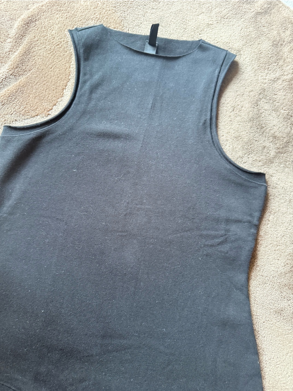SKIMS Black Muscle Tee Tank Top